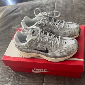 Nike Gray and Black Mesh Running Sneakers